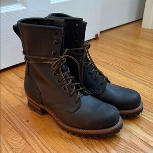 Woman’s Frye Logger Boots. Size 10 in black. Very good condition